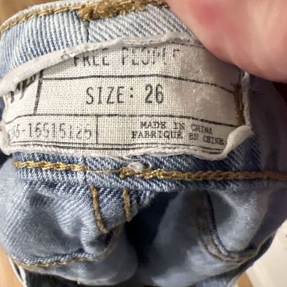 Free People We the Free Good Vibes Lace Hem Denim Shorts Light Wash Blue Size 26 - Picture 6 of 6